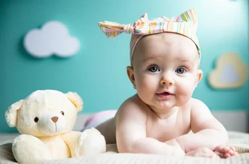 Les prénoms tendance pour les bébés de l’été 2025 : les grandes inspirations du moment