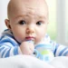 Mon bébé refuse le biberon : que faire ?