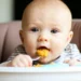 Bébé refuse de manger solide : découvrez les solutions pratiques