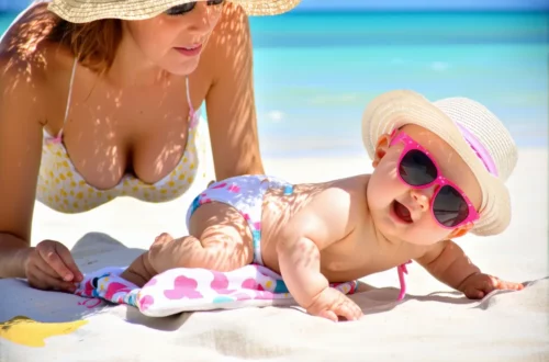 Comment protéger votre bébé du soleil : les bons gestes 2025