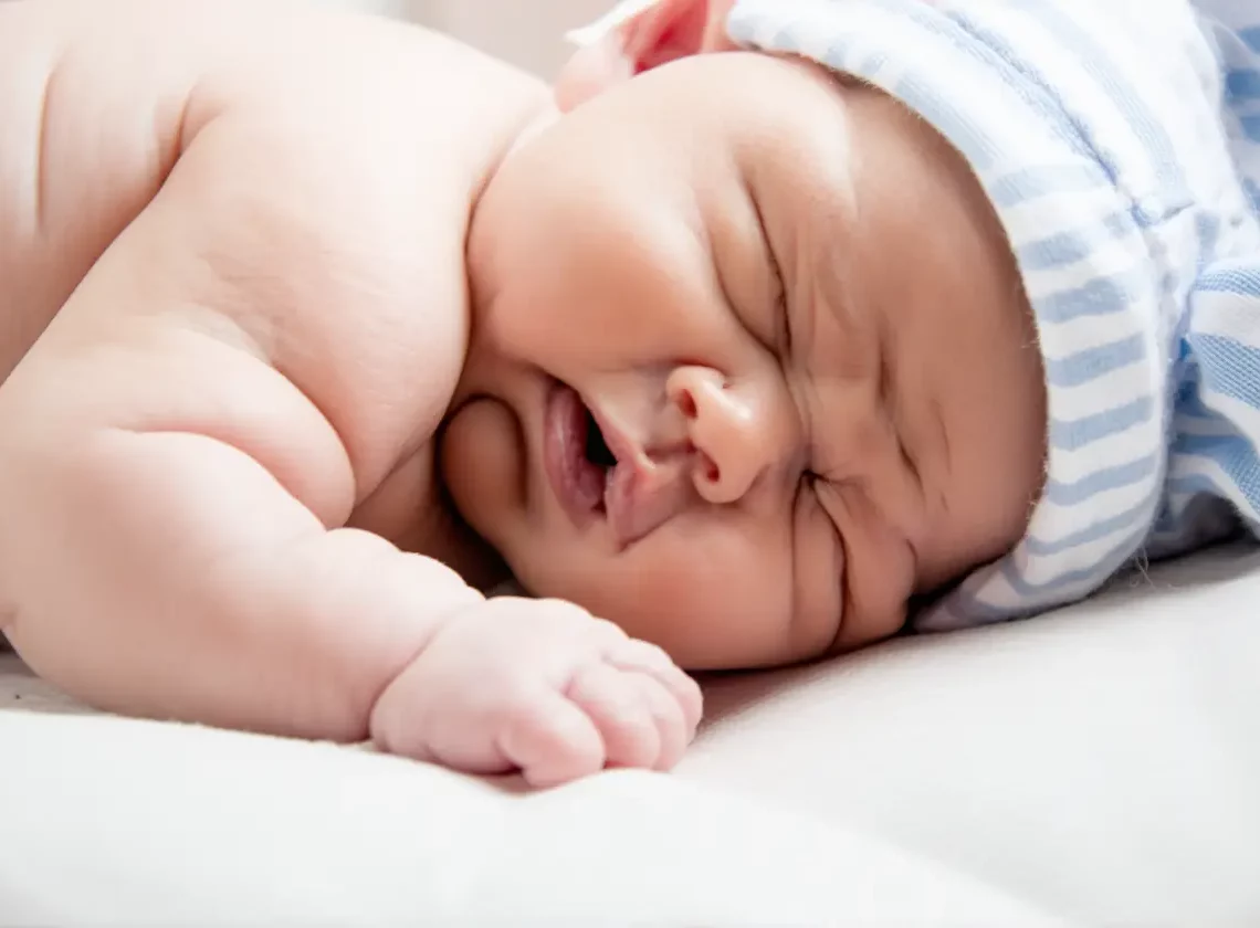 Mon bébé a le hoquet : est-ce grave ou pas ?