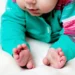 Mon bébé a les pieds froids : faut-il s’inquiéter ?